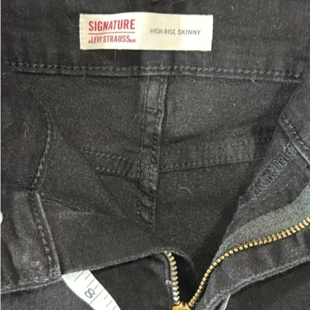 Levi Black hi-rise skinny jeans W35L30